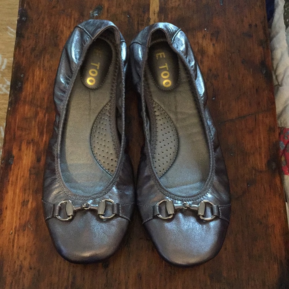 New w/flaw Size 9.5M Me Too Ballet Flats